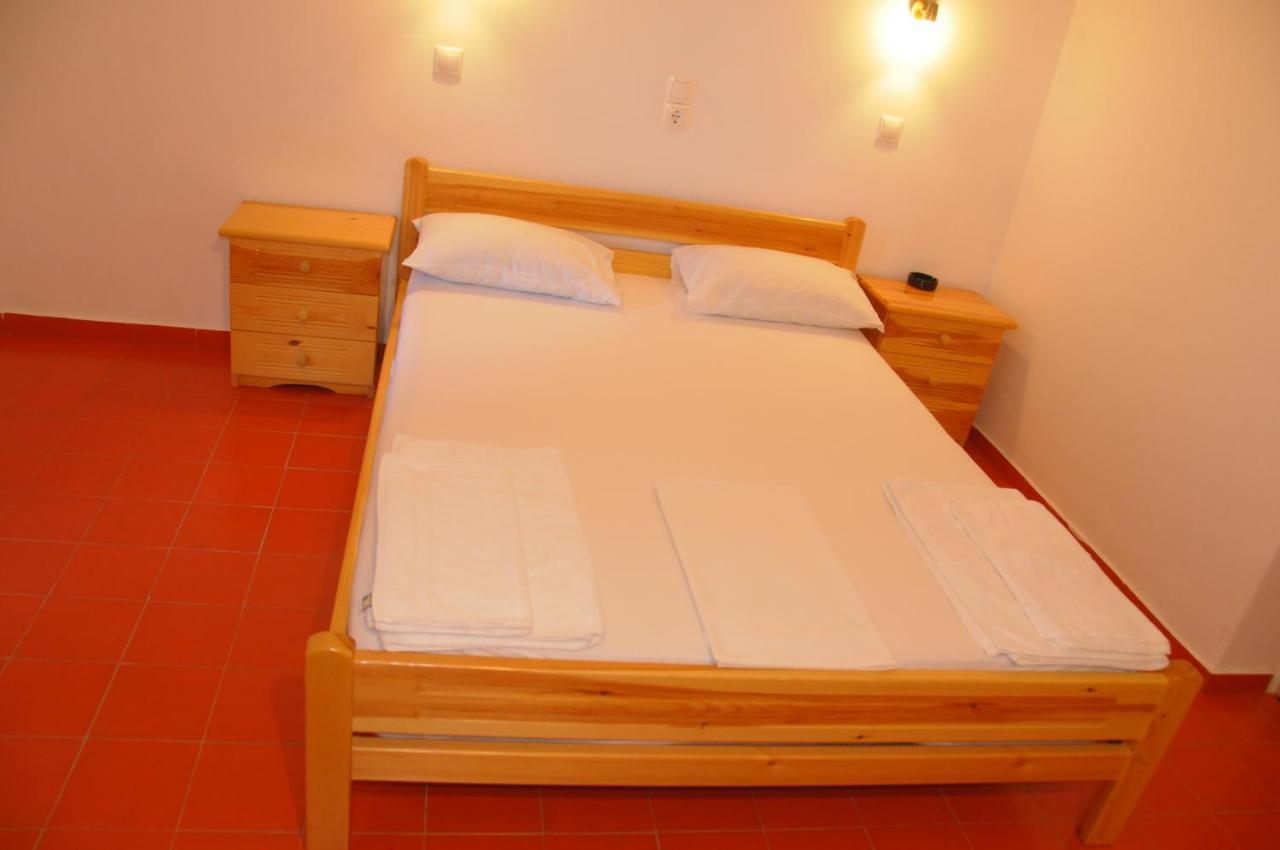 Chalikias Rooms Asprogerakata Bagian luar foto