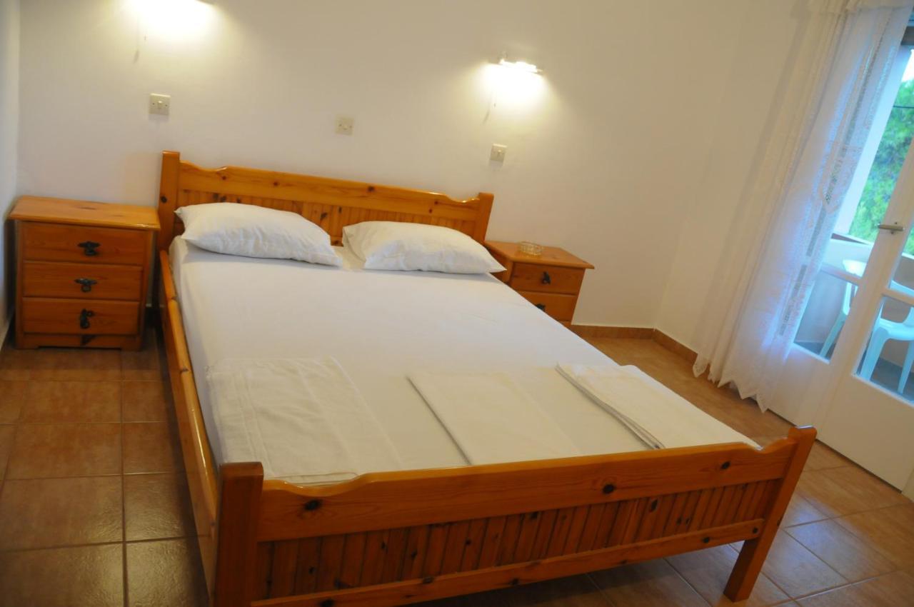 Chalikias Rooms Asprogerakata Bagian luar foto