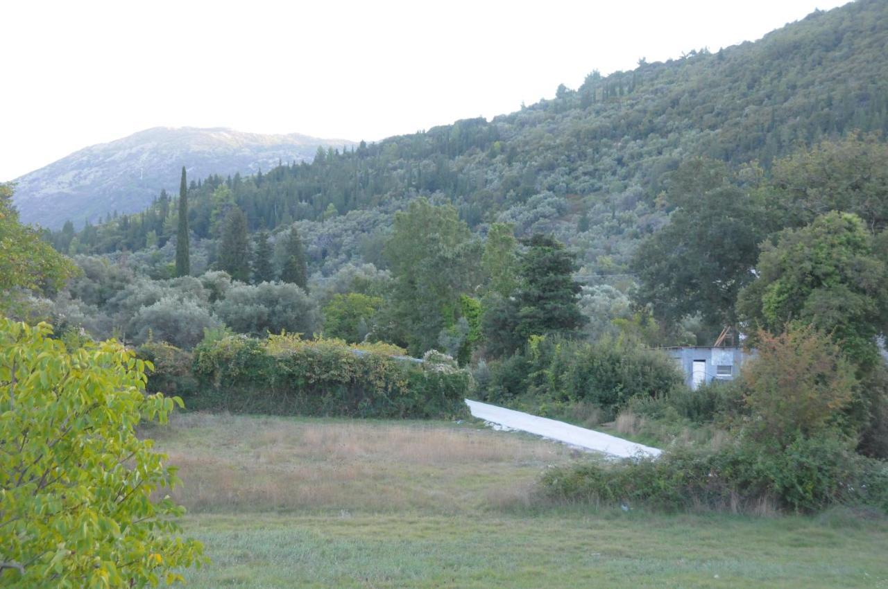 Chalikias Rooms Asprogerakata Bagian luar foto