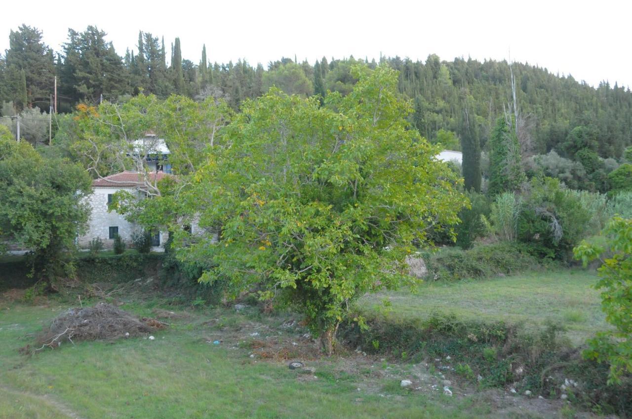 Chalikias Rooms Asprogerakata Bagian luar foto