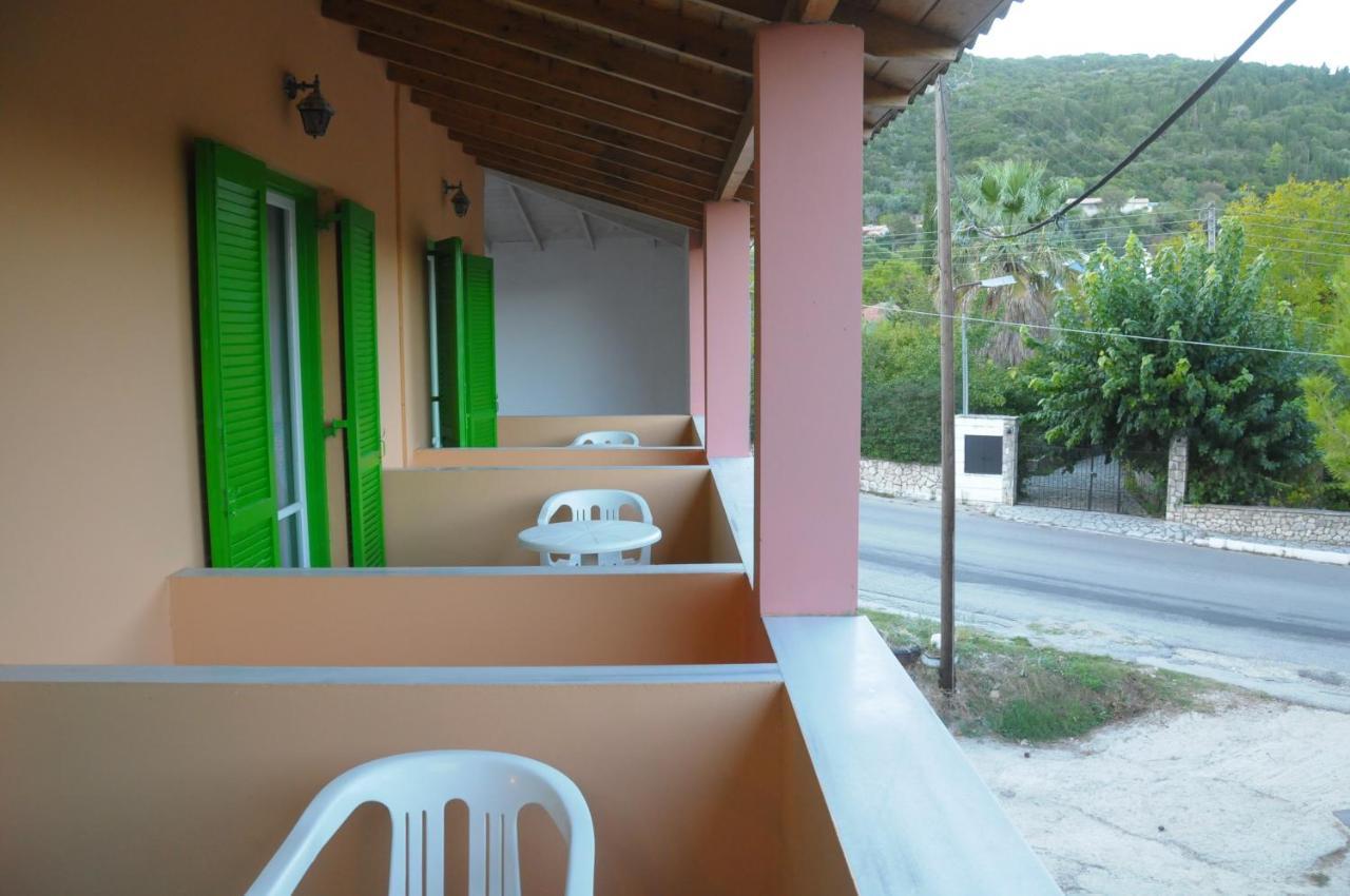 Chalikias Rooms Asprogerakata Bagian luar foto