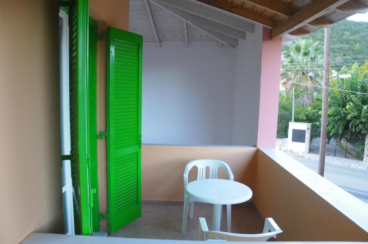 Chalikias Rooms Asprogerakata Bagian luar foto