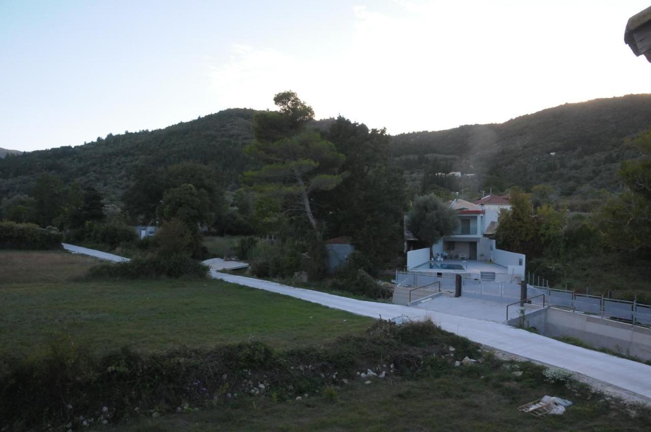 Chalikias Rooms Asprogerakata Bagian luar foto